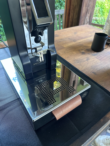Mühle und Kaffeebehälter
